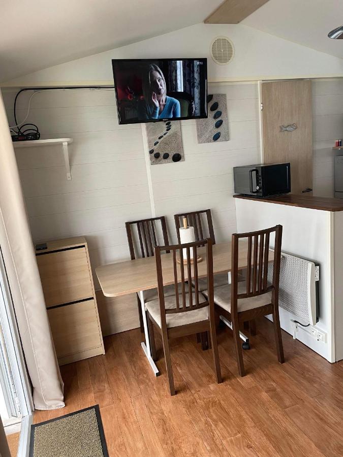 Mobil-Home 4/6 Personnes , Terrasse Couverte ,Piscine Chauffee . Biville-sur-Mer Dış mekan fotoğraf